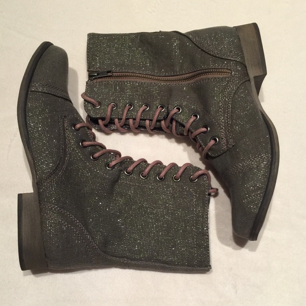 Sketchers Grey Metallic Ankle boot, 8-1/2M